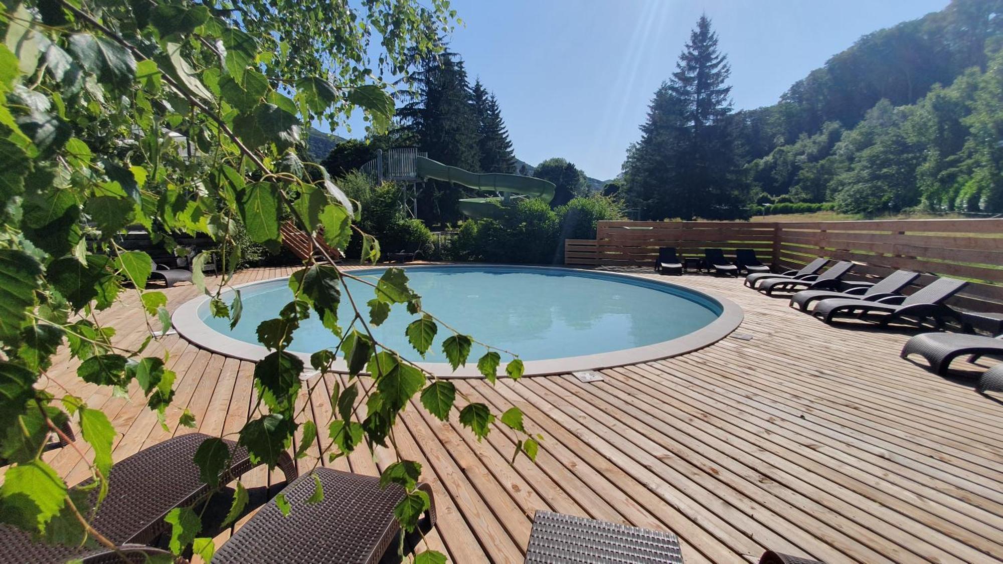 Camping Les Vernieres La Bourboule Sancy Exteriör bild